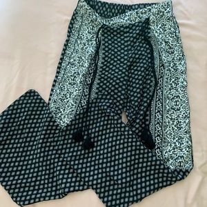 Black and white bell bottom dress pants!!!!🤍🖤